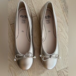 ARA High Soft Scout Flat Ballet Shoe Platinum Metallic Leather Faux Pearl on Bow